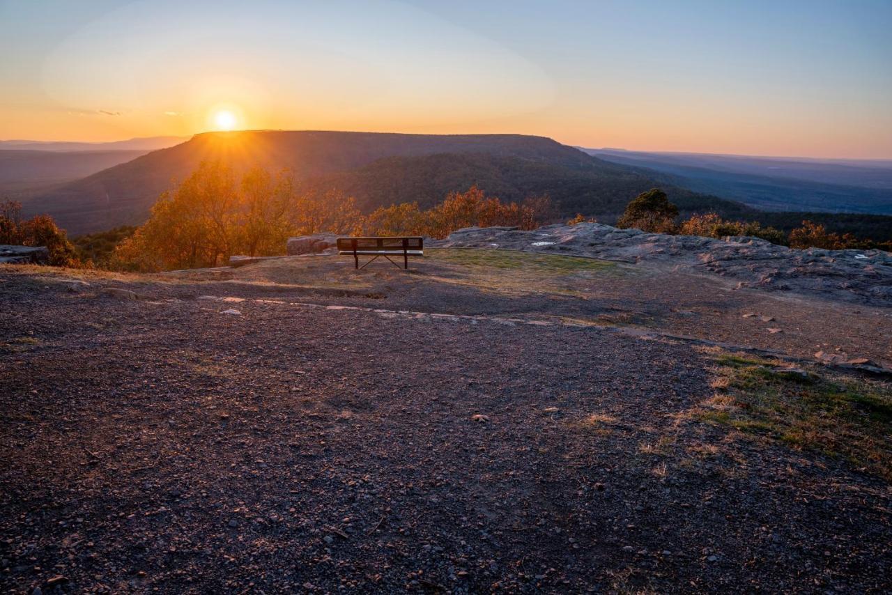Nebo'S Foot, Hiking And Biking Escape With Game Shed Villa Dardanelle Exterior photo